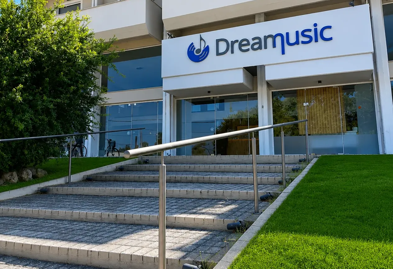 Επαγγελματίες σε χώρο εστίασης με μουσική Dream Music